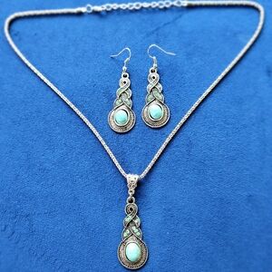 Necklace and Earing set